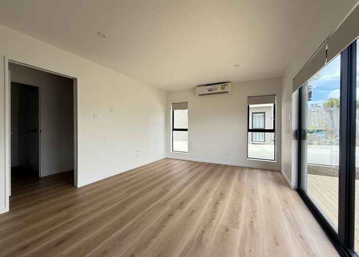  at 4 Tiverton Road, Avondale, Auckland