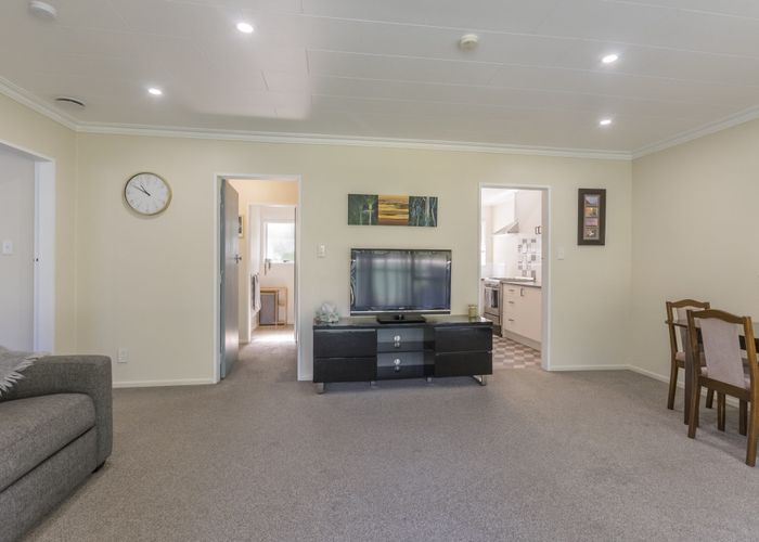  at 2/13 Linden Avenue, Tawa, Wellington