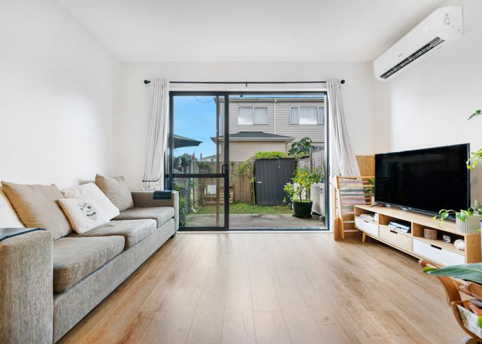  at 4/17 Woodford Avenue, Henderson, Auckland