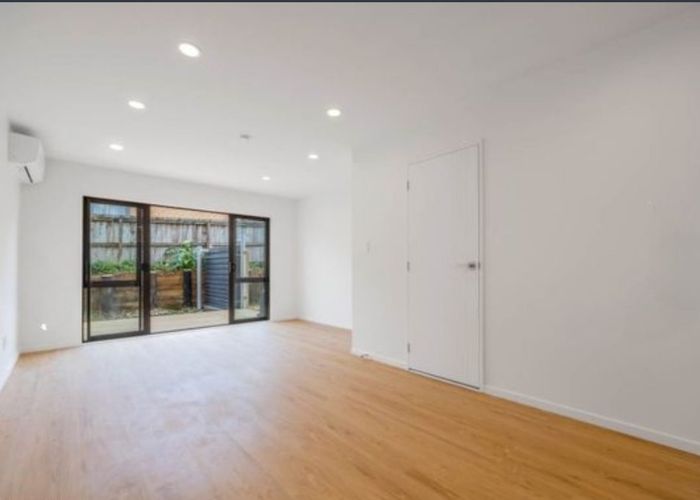  at 6/9 Donovan Ave, Massey, Waitakere City, Auckland