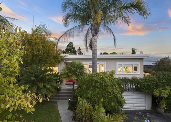  at 1/94 Island Bay Road, Beach Haven, Auckland