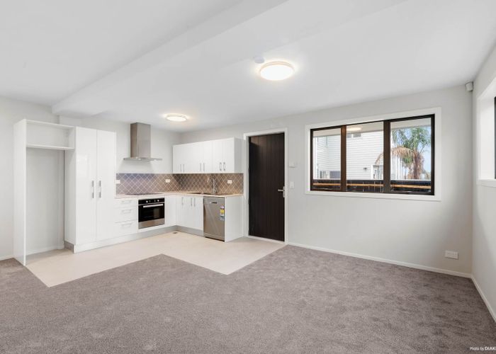  at 4/54 Ruawai Road, Mount Wellington, Auckland