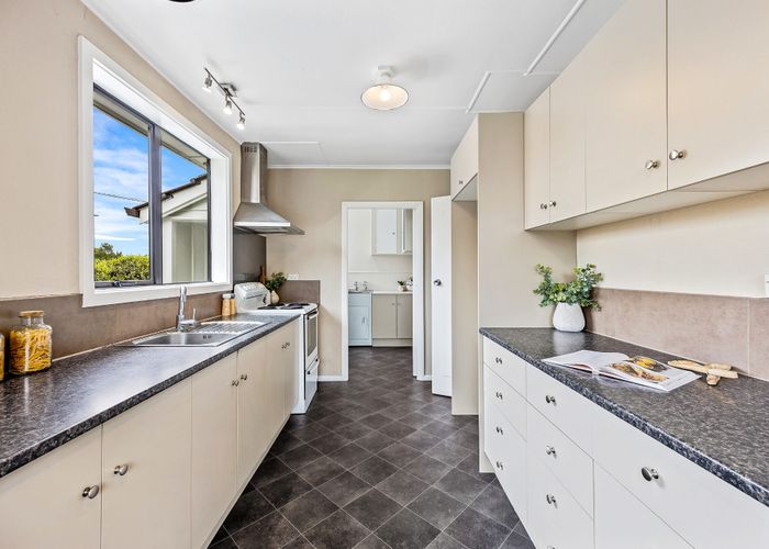  at 32 Bateman Avenue, Bryndwr, Christchurch City, Canterbury