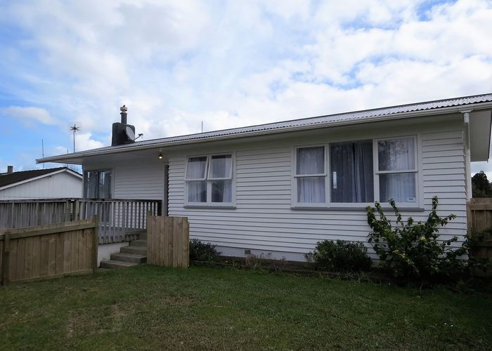  at 17 Vina Place, Massey, Waitakere City, Auckland