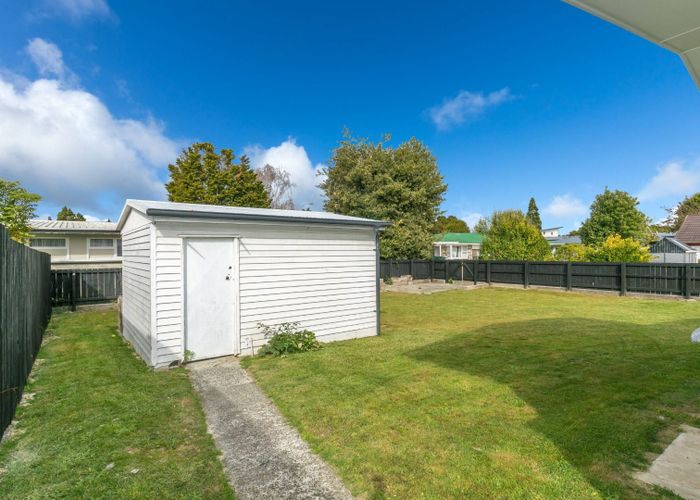  at 17 Kensington Place, Fairfield, Hamilton