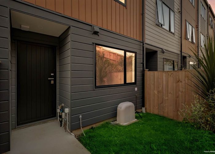  at 11/9 Schnapper Rock Road, Greenhithe, Auckland