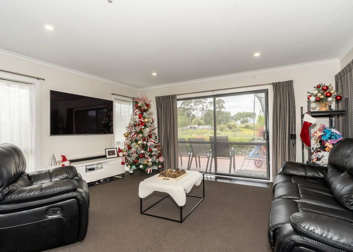  at 15 Rebekah Crescent, Flagstaff, Hamilton