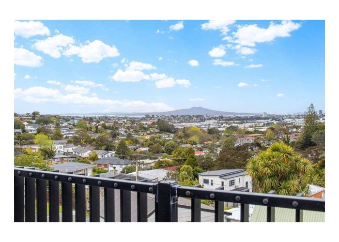  at 302/553C Glenfield Road, Glenfield, North Shore City, Auckland