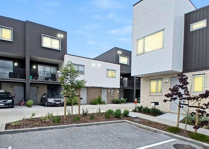  at 10 Ngae Place, Mangere East, Auckland