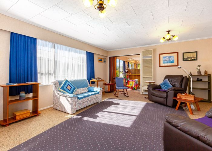  at 8 Tregony Place, Camborne, Porirua, Wellington