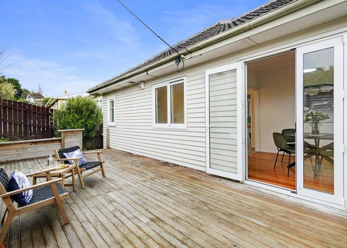  at 33 Tawa Terrace, Tawa, Wellington