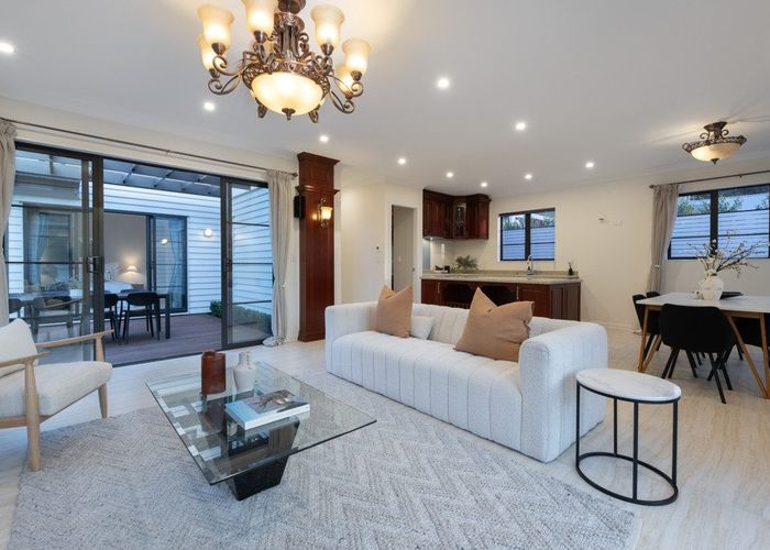  at 25A Rothesay Bay Rd, Rothesay Bay, North Shore City, Auckland