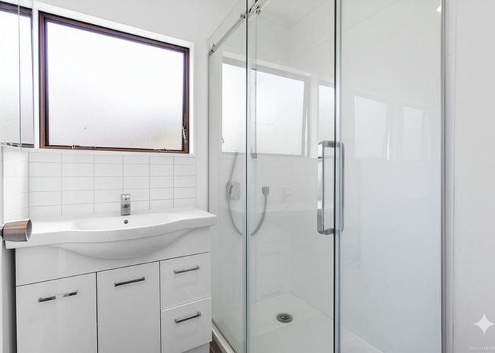  at 2/16 Normanton Street, Glenfield, North Shore City, Auckland