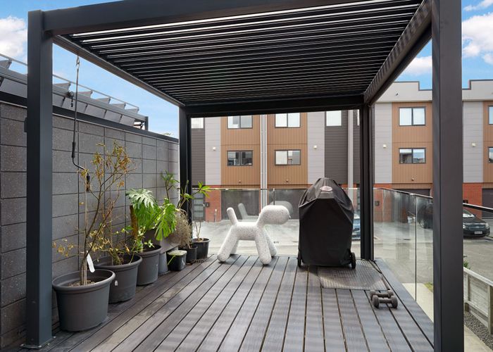  at 6 Meritage Lane, Te Atatu South, Waitakere City, Auckland