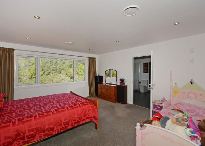  at 6 Streets Way, Timberlea, Upper Hutt
