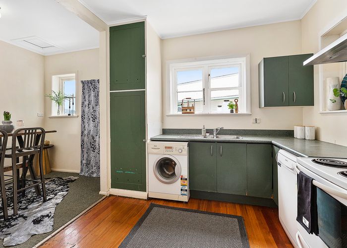  at 4 Rodney Street, Northland, Wellington