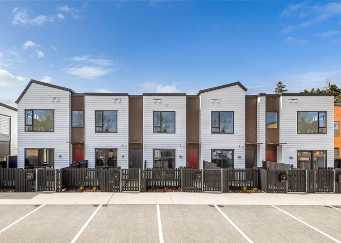  at 33 Isabella Lane, Western Heights, Waitakere City, Auckland