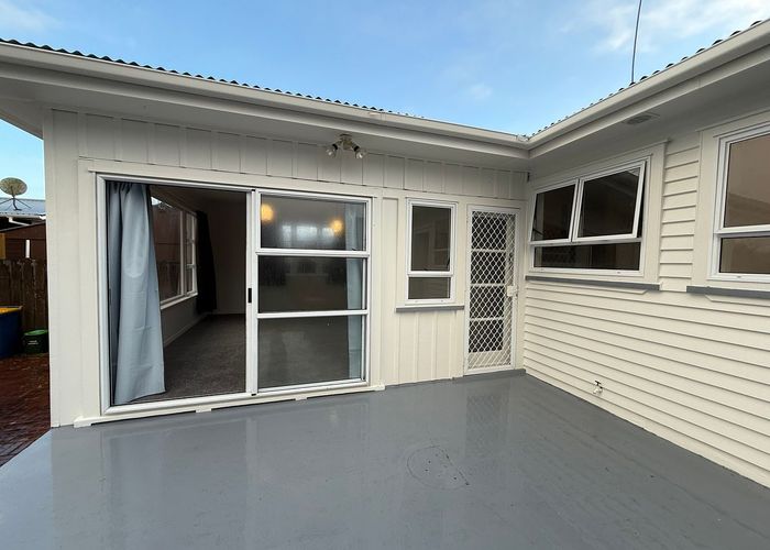  at 17 Peachgrove Road, Te Atatu Peninsula, Waitakere City, Auckland