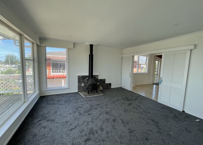  at 1/154 Sunset Road, Unsworth Heights, Auckland