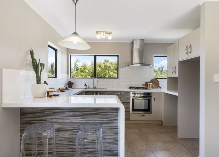  at 2/14 Chequers Avenue, Glenfield, Auckland