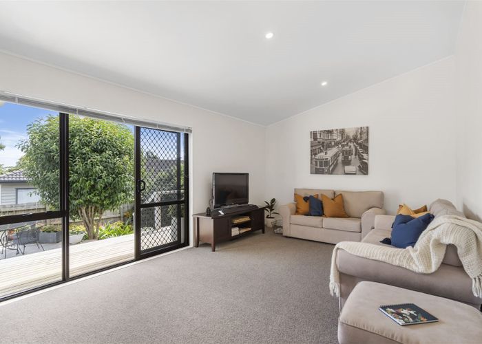  at 2/8 Wattle Street, New Lynn, Auckland
