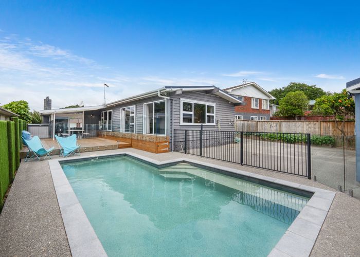  at 4 Kahurangi Place, Hillpark, Auckland
