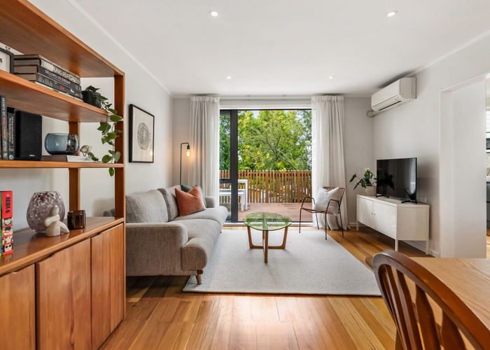  at 3 Woodside Avenue, Northcote, Auckland