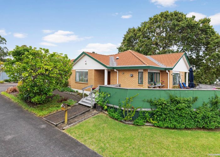  at 19 Lochend Place, Highland Park, Auckland