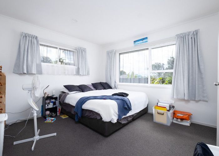  at 32 Marlborough Avenue, Glenfield, North Shore City, Auckland