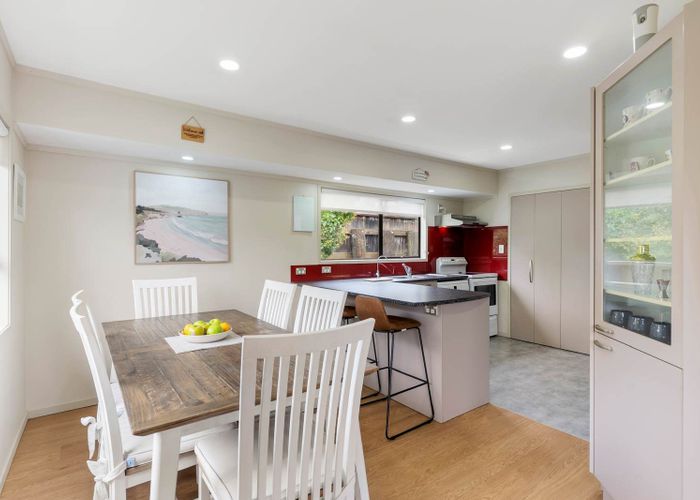  at 2/124 Deep Creek Road, Torbay, North Shore City, Auckland