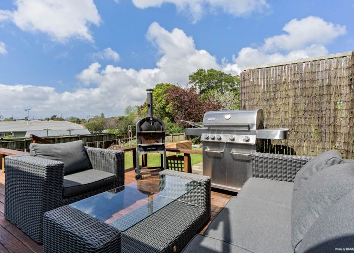  at 35 Felgrove Street, Glendene, Auckland