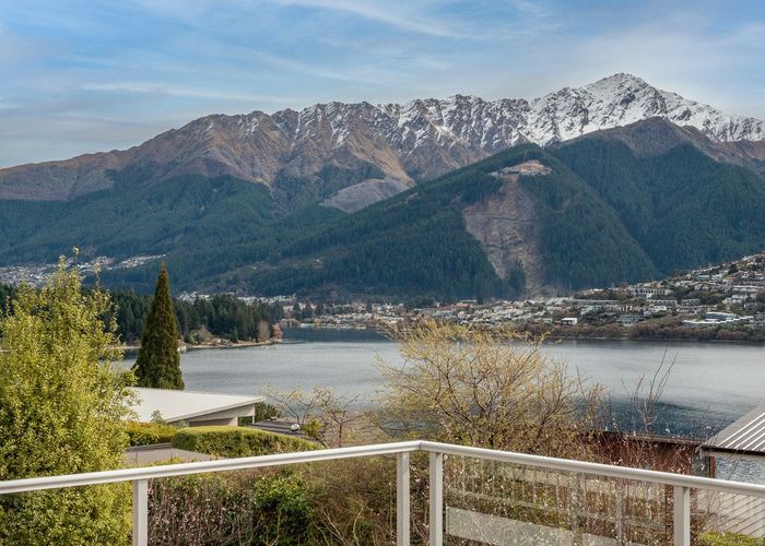  at 52 Oregon Drive, Kelvin Heights, Queenstown