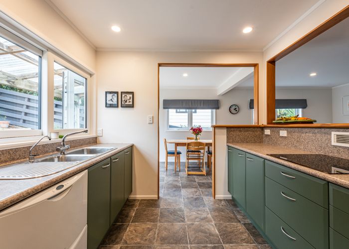  at 52 Grays Road, Plimmerton, Porirua