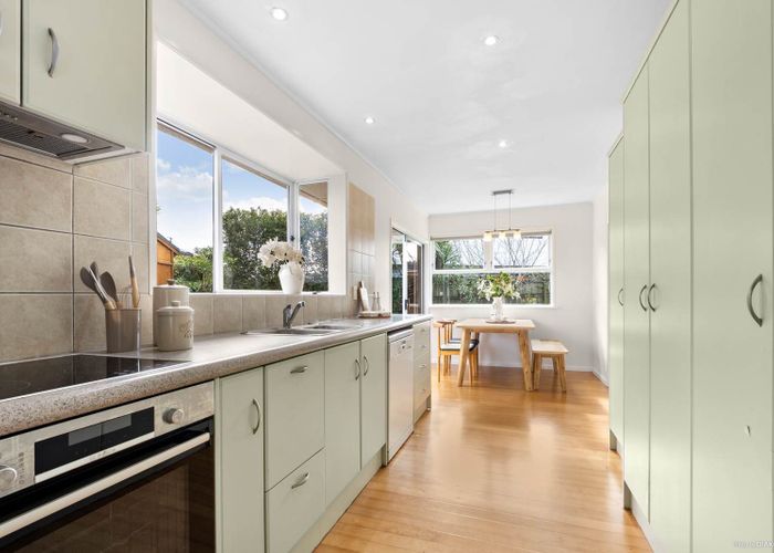  at 11 Grimshaw Place, Henderson, Waitakere City, Auckland