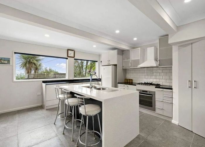  at 15 Ferry Road, Days Bay, Lower Hutt, Wellington