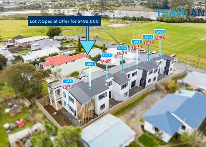  at 1/122 Archibald Road, Kelston, Auckland