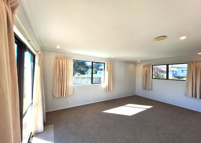  at 32 Hillside Road, Mount Wellington, Auckland