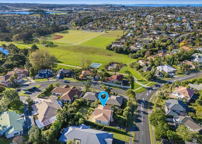  at 31 Goldfinch Rise, Unsworth Heights, North Shore City, Auckland