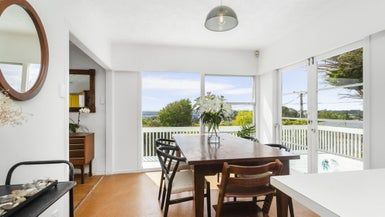  at 8 Hadfield Street, Beach Haven, Auckland