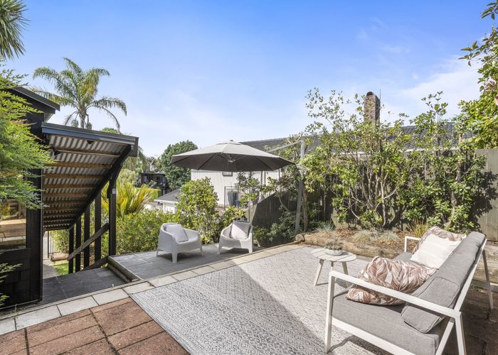  at 8A Athol Place, Saint Heliers, Auckland