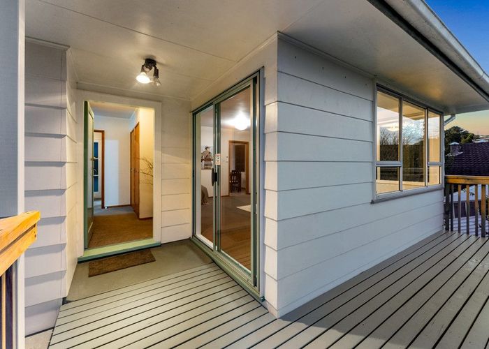  at 5 Tahu Crescent, Sunnynook, North Shore City, Auckland
