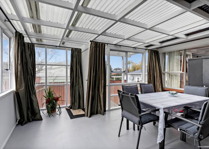  at 76 Lake Road, Narrow Neck, Auckland