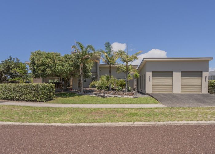  at 6 Prescott Place, Pauanui