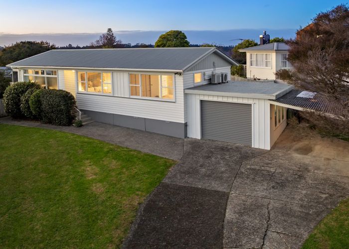  at 10 Gilpin Place, Beach Haven, North Shore City, Auckland