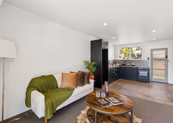  at 1/252 Meola Road, Point Chevalier, Auckland