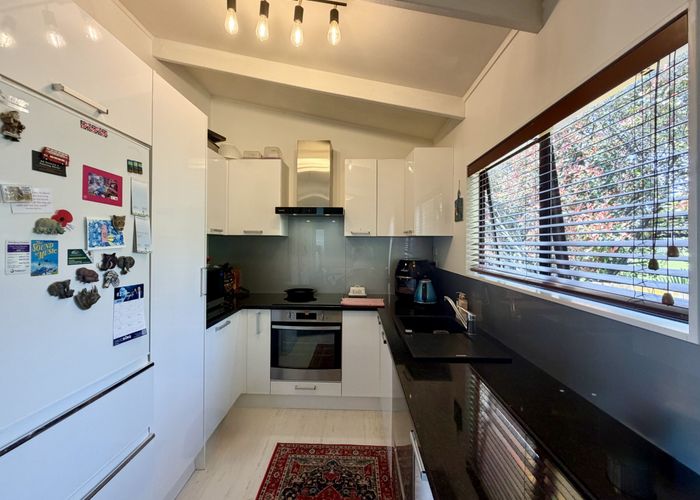  at 2/8 Sevilla Place, Unsworth Heights, North Shore City, Auckland