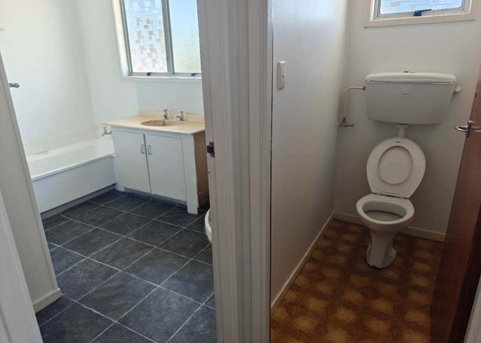  at 8 Newham Place, Henderson, Waitakere City, Auckland