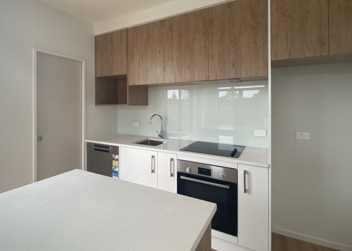  at 14/2 Moor Avenue, Te Atatu Peninsula, Waitakere City, Auckland
