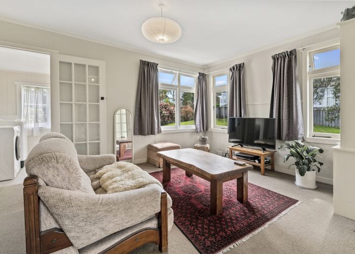  at 50 Woodlands Crescent, Browns Bay, North Shore City, Auckland
