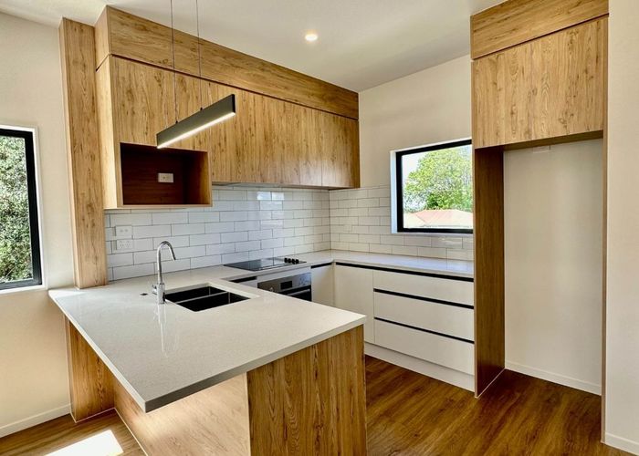  at 2/22 Coniston Avenue, Te Atatu South, Auckland